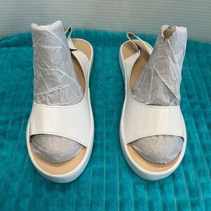 NWOT Ladies White Leather Slingback Sandals Ladies size 11